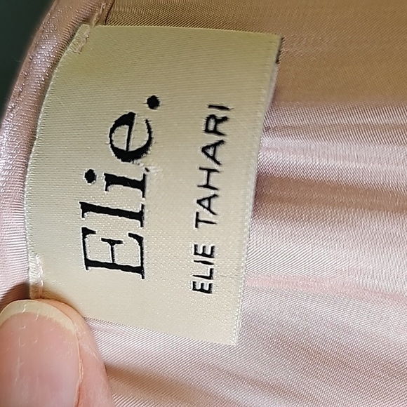 Elie Tahari NWT pink champagne color, size small button-down. Shinny fab… - Picture 10 of 12